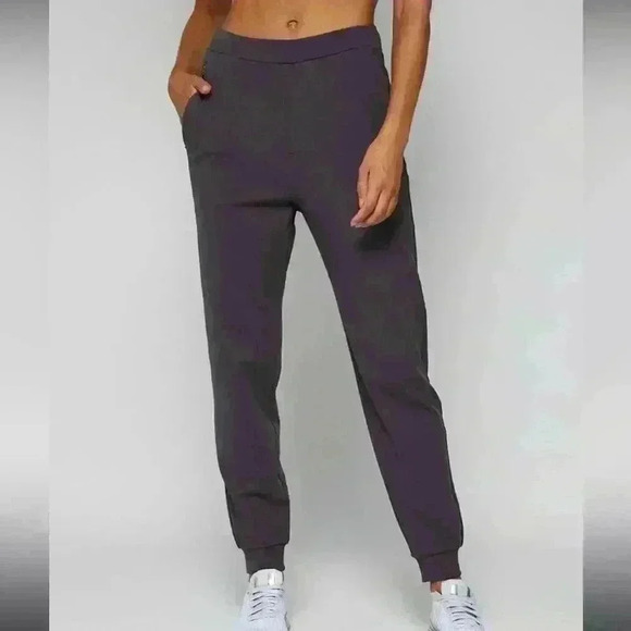 NWT FOURLAPS stride jogger in gray women’s Sz M - Picture 1 of 7